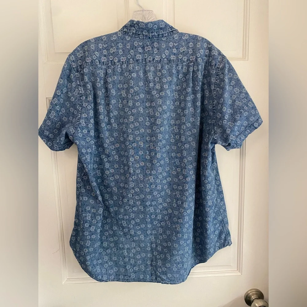 J. Crew Blue Short-Sleeve Button-Down Shirt with Subtle Print